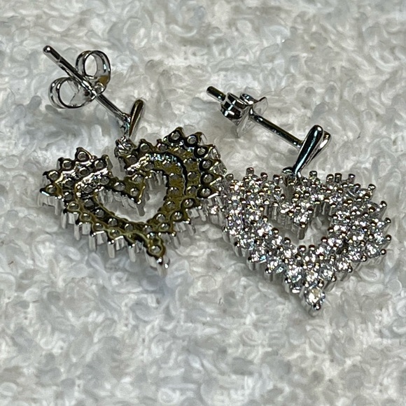 🖤Pretty dangle-pave setting heart earrings —silver tone NWOT - Picture 2 of 8